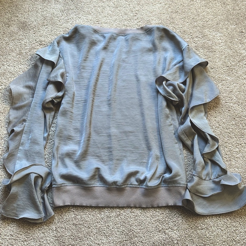 Express Ruffle Top - Picture 2 of 4